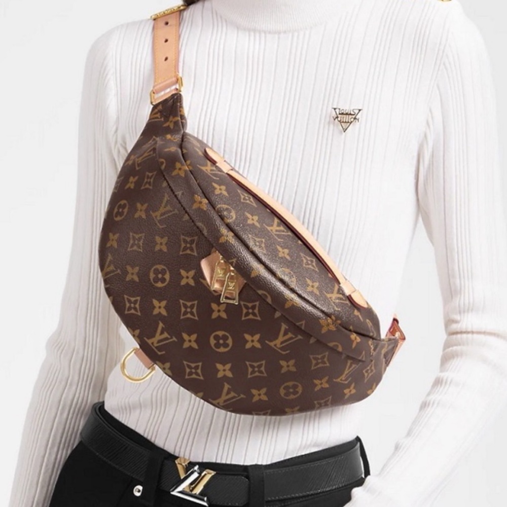 🆕Listing 💖🥰 Discontinued Authentic Louis Vuitton Monogram Bum Bag